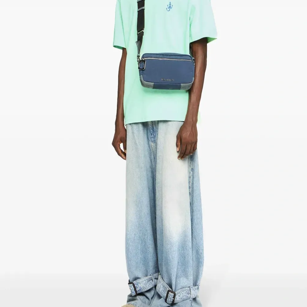 Футболка с вышитым логотипом