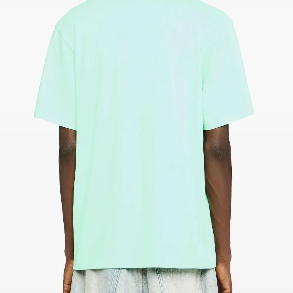 Футболка с вышитым логотипом