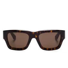 Солнцезащитные очки в прямоугольной оправе