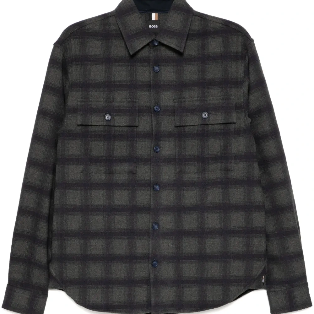 Клетчатая рубашка с длинными рукавами