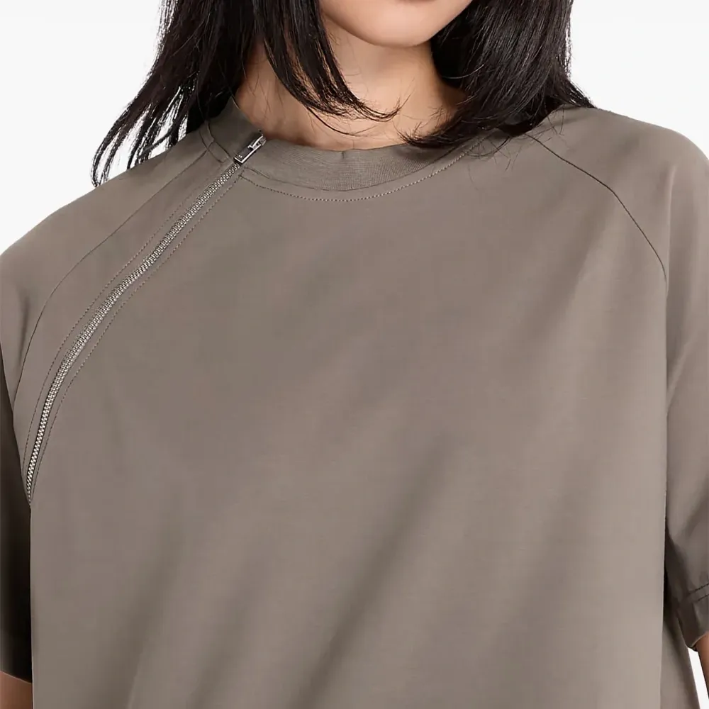 Футболка с молниями