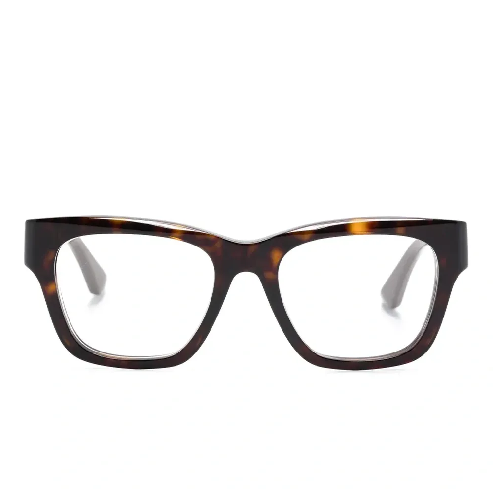 Очки в квадратной оправе