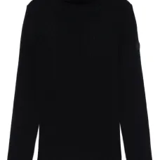 Свитер с высоким воротником