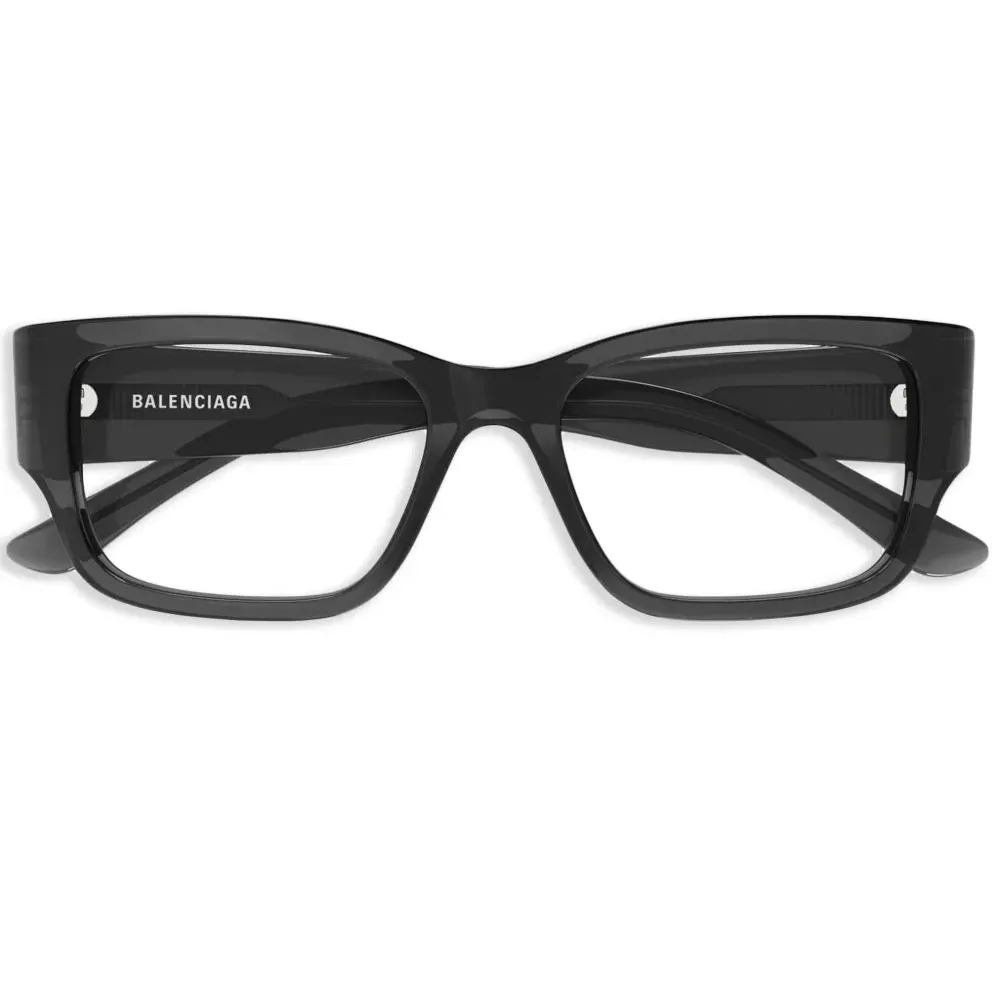 Очки в геометричной оправе