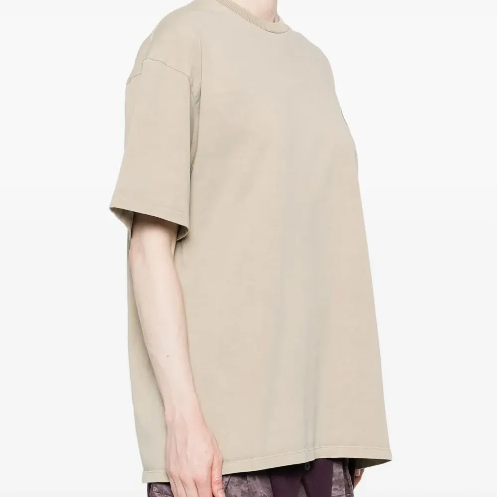 Футболка с вышитым логотипом Футболка с вышитым логотипом