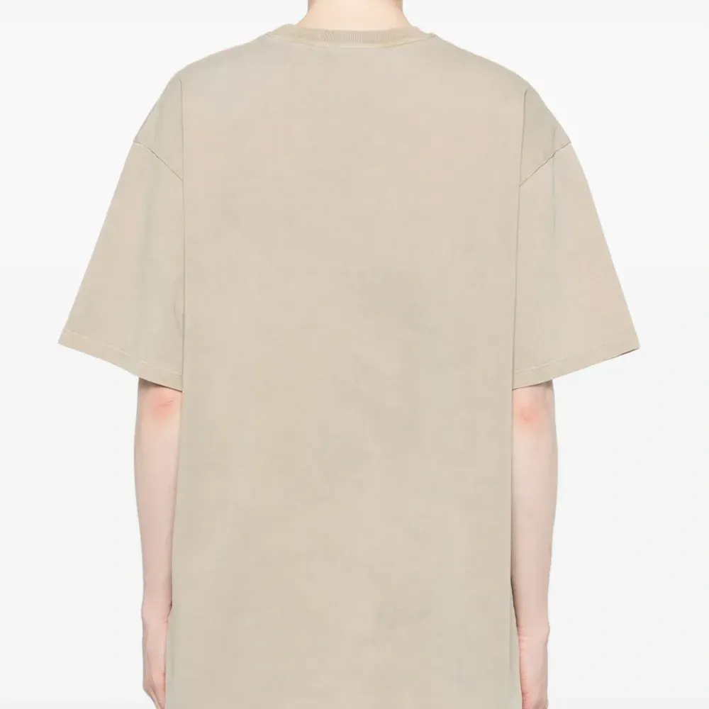 Футболка с вышитым логотипом Футболка с вышитым логотипом