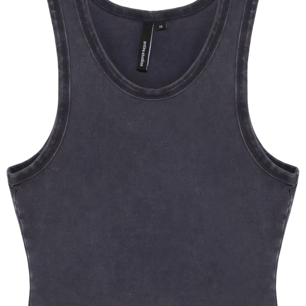 Укороченный топ без рукавов