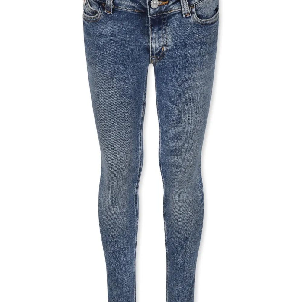 Узкие джинсы