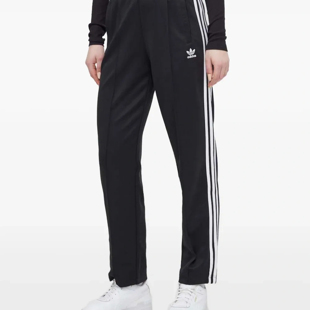 Спортивные брюки с полосатыми деталями