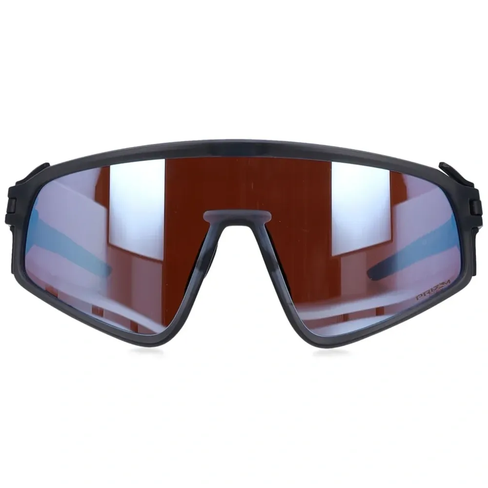 Солнцезащитные очки в массивной оправе