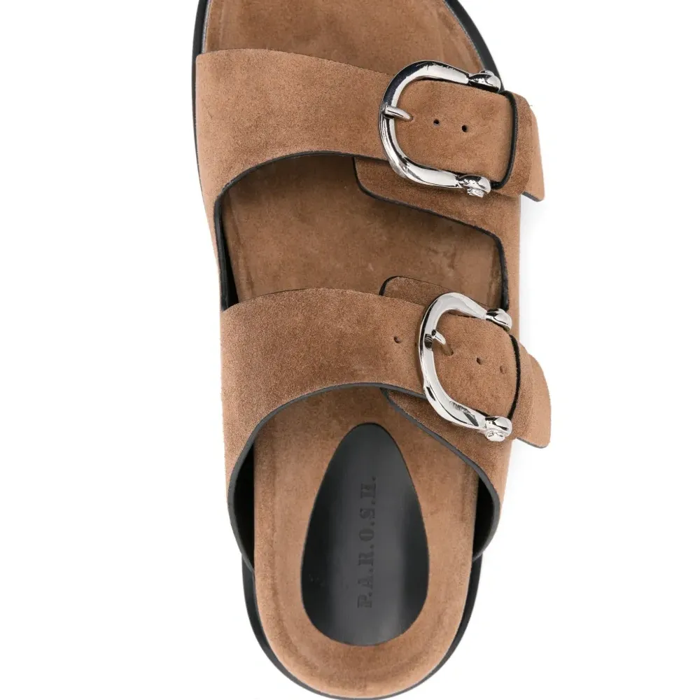 Сандалии на плоской подошве