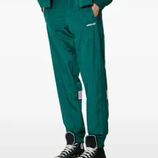 Спортивные брюки с вышитым логотипом