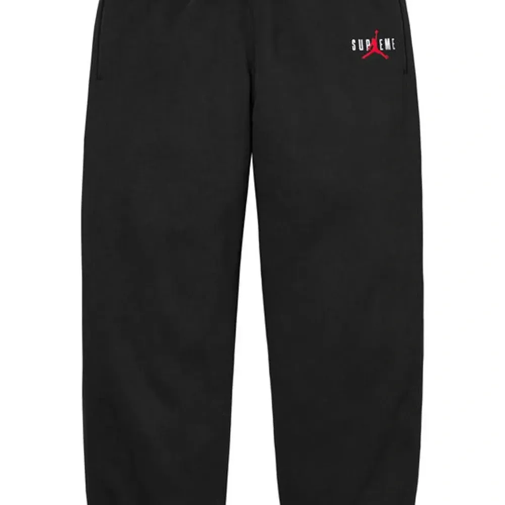 Спортивные брюки из коллаборации с Jordan Спортивные брюки из коллаборации с Jordan