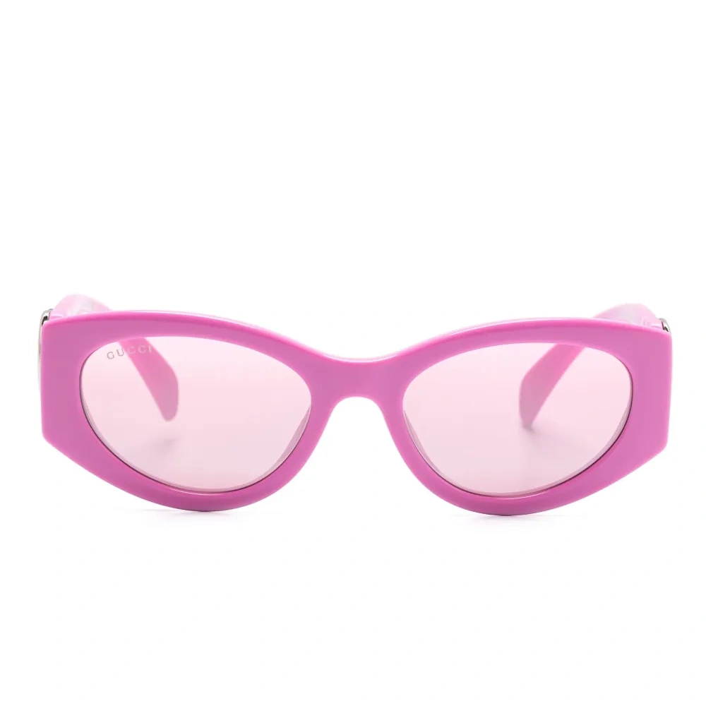 Солнцезащитные очки в овальной оправе