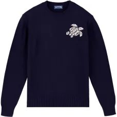 Свитер с вышитым логотипом