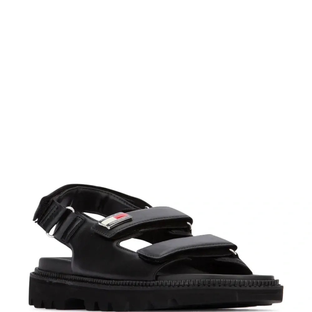 Сандалии с аппликацией