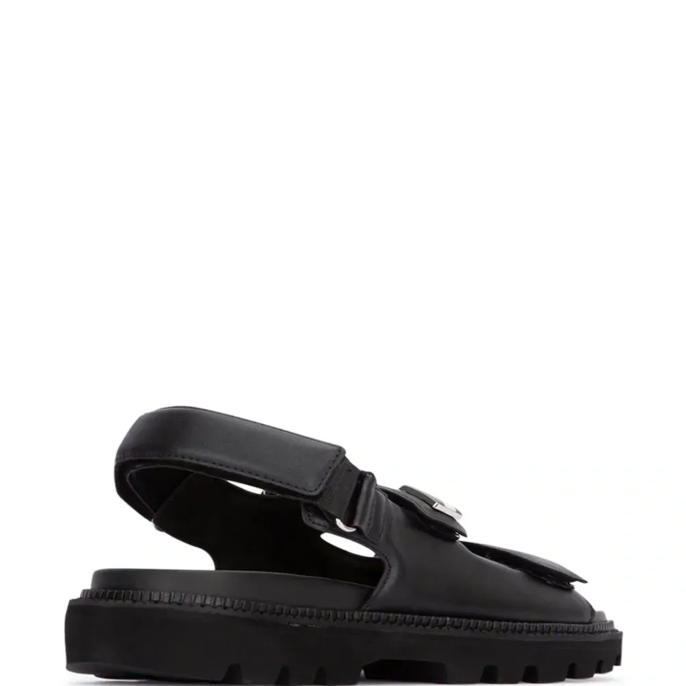 Сандалии с аппликацией