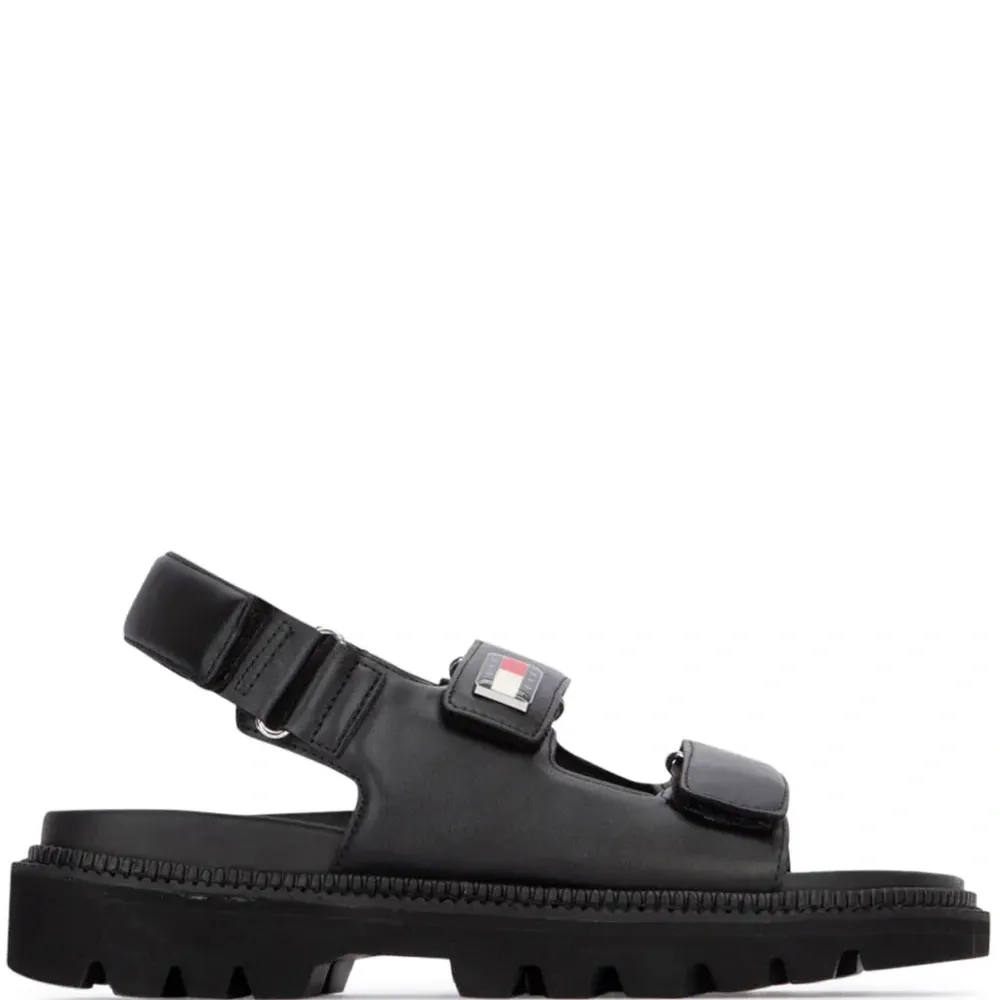 Сандалии с аппликацией