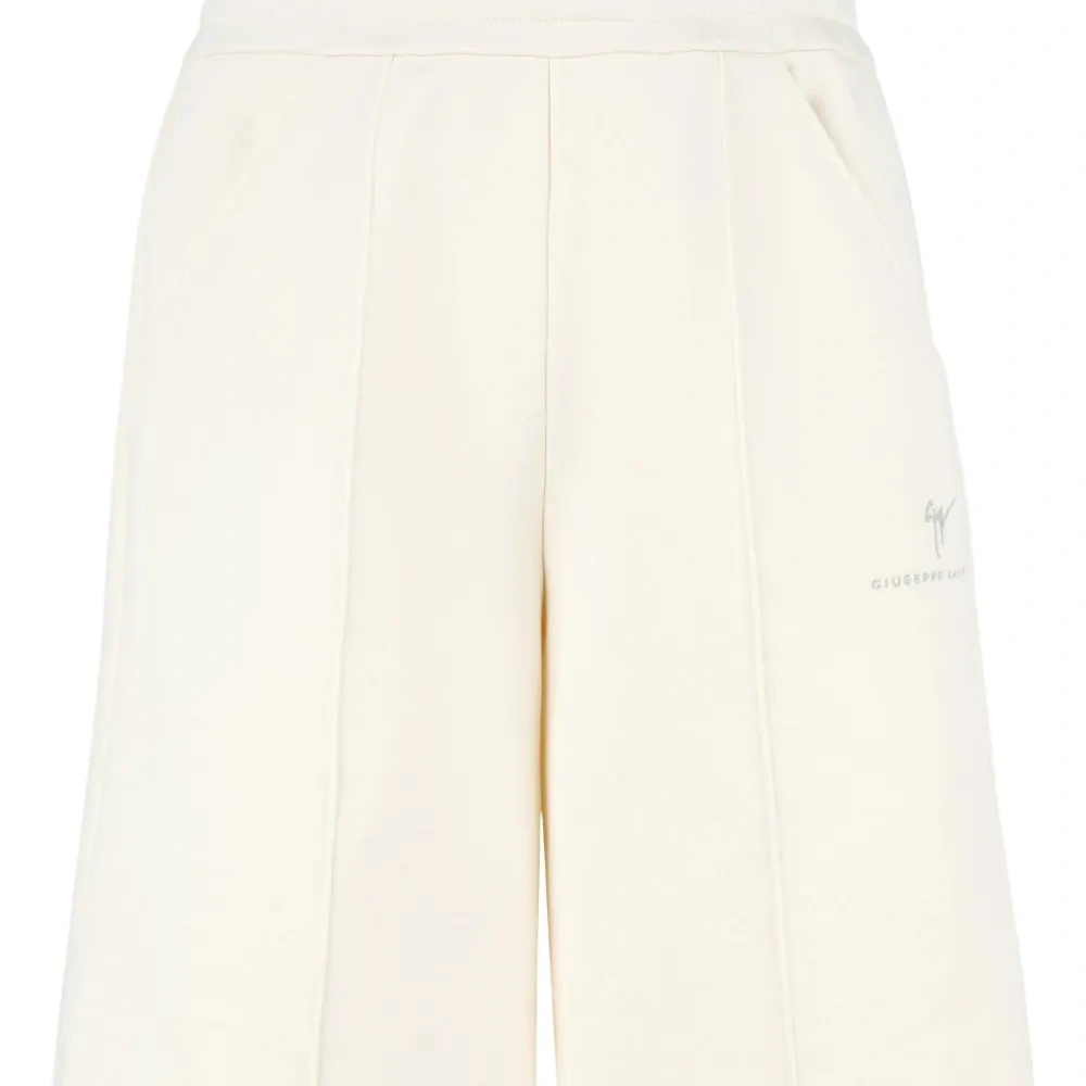 Шорты с вышитым логотипом