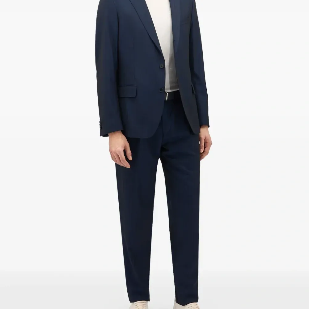 футболка с круглым вырезом