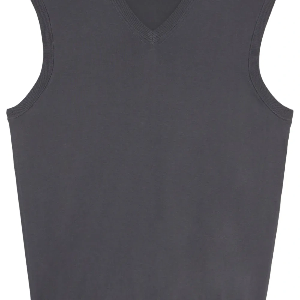 Вязаный жилет