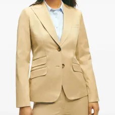 пиджак на пуговицах с карманами