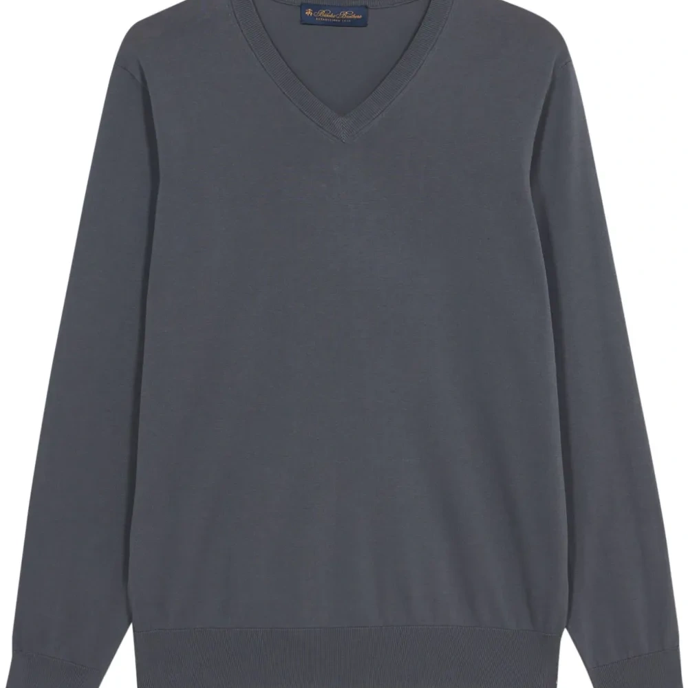 Джемпер с V-образным вырезом