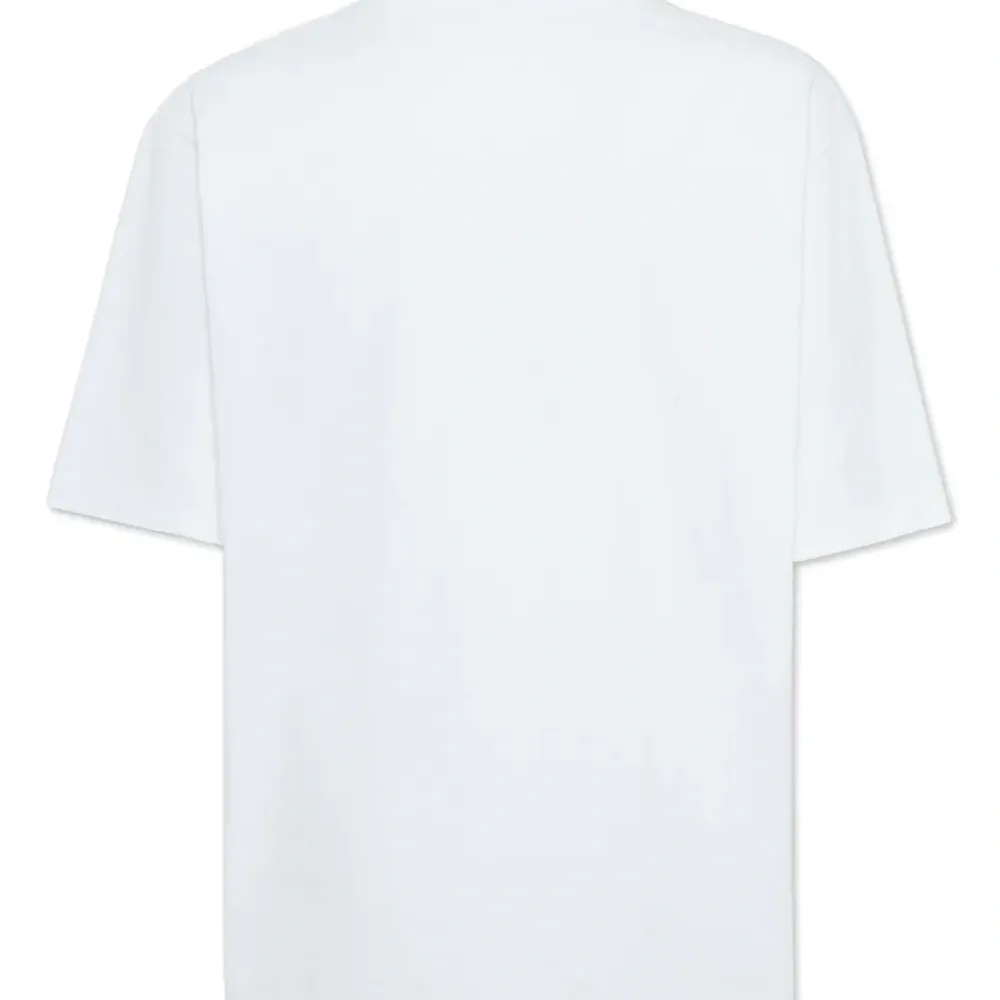 Футболка с нашивкой