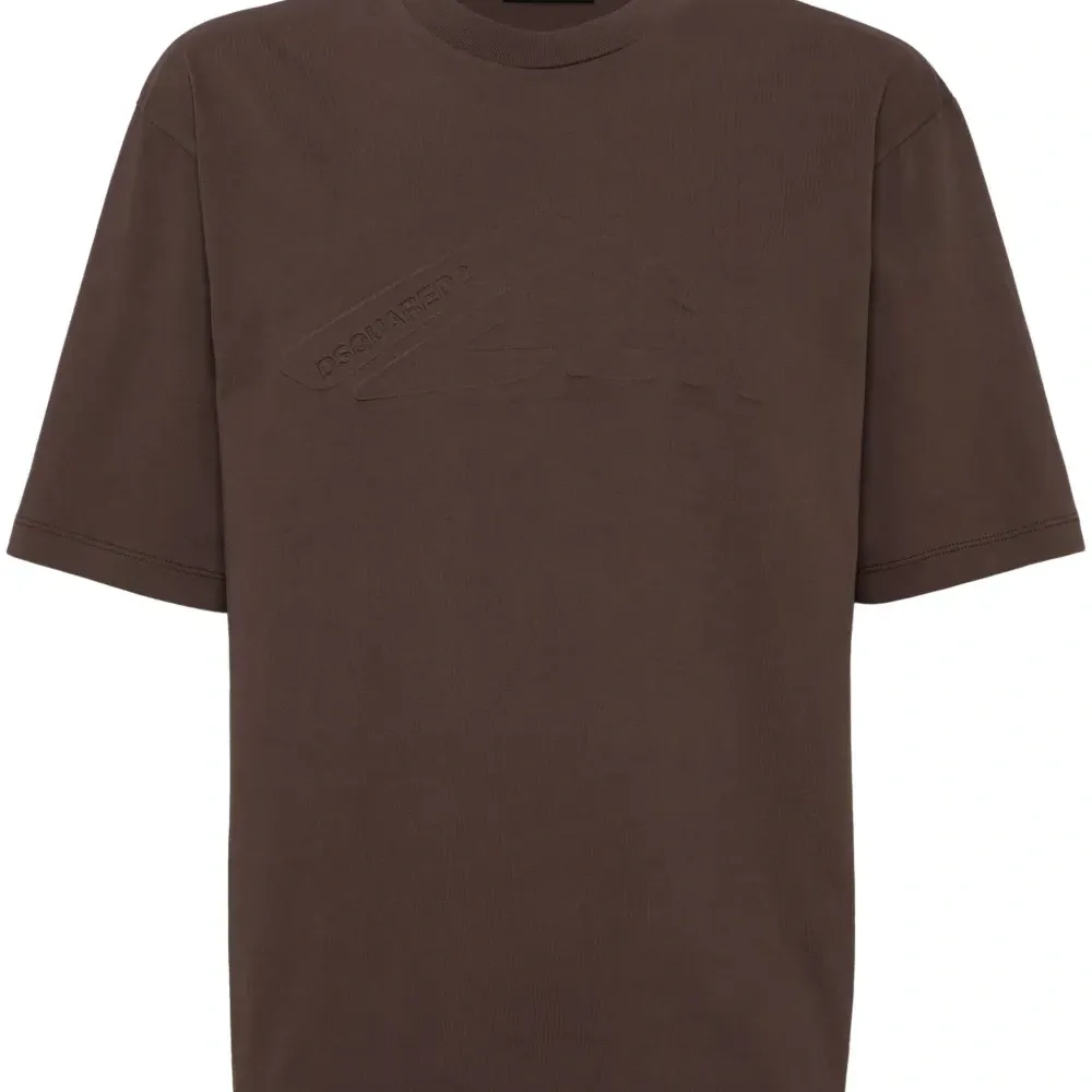 Футболка с тисненым логотипом