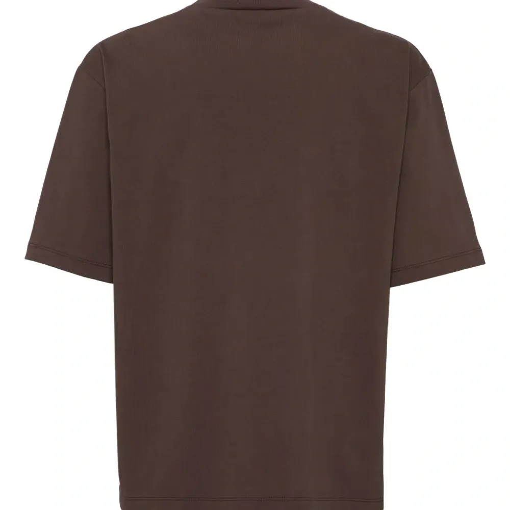 Футболка с тисненым логотипом