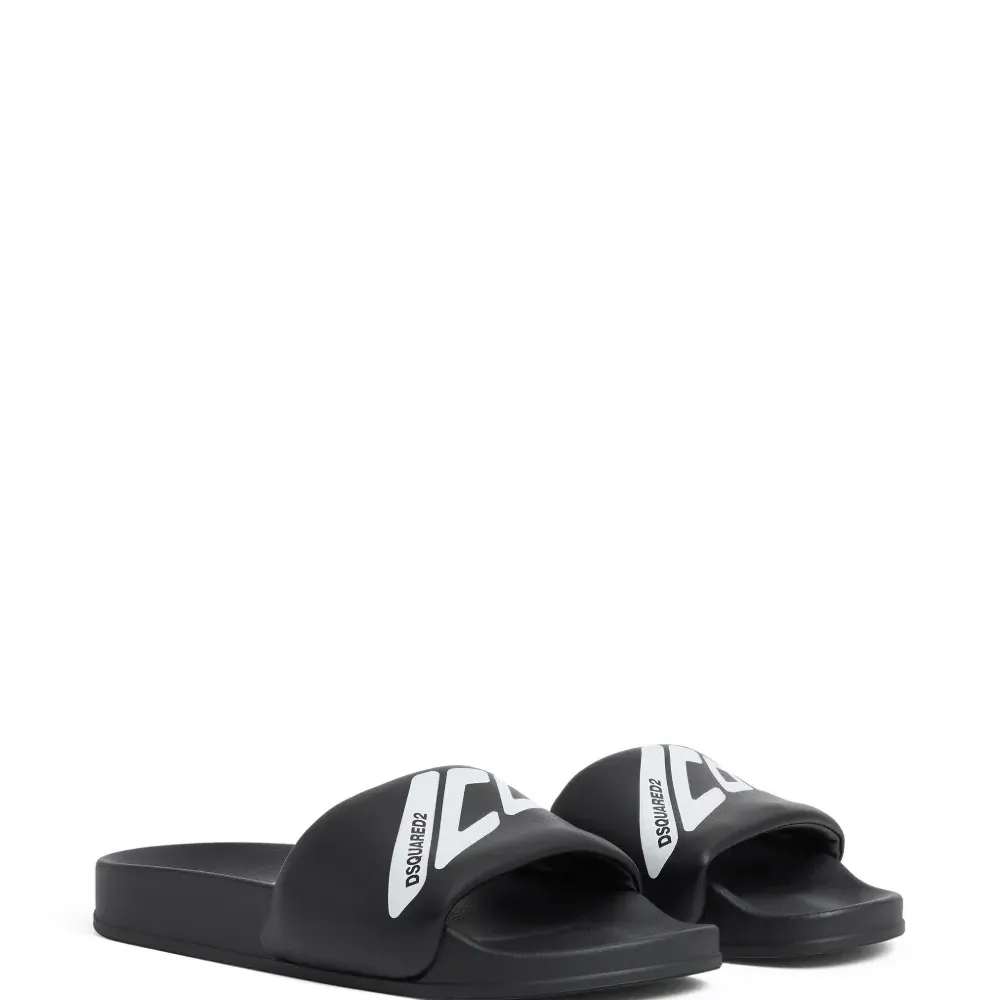 Шлепанцы с логотипом