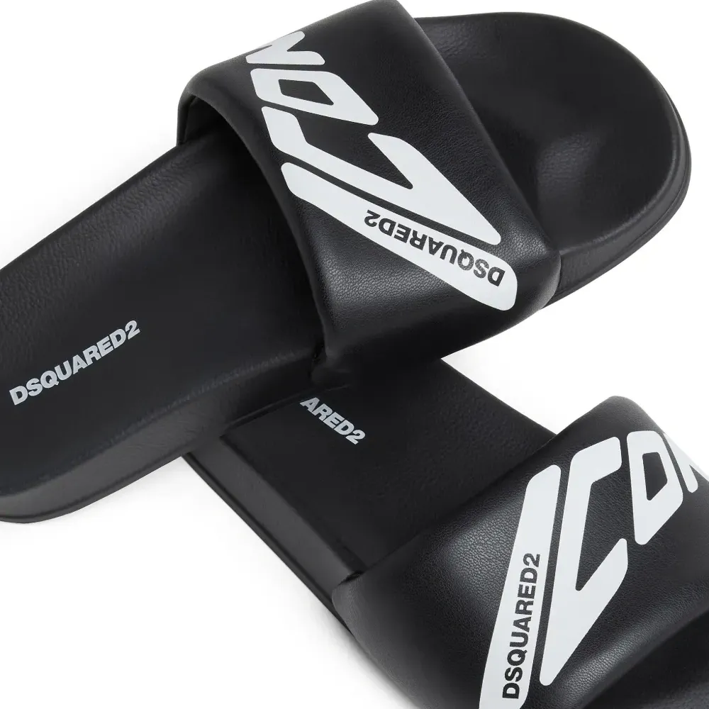 Шлепанцы с логотипом