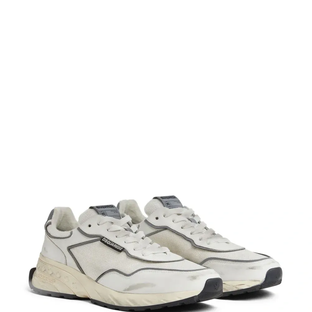 Кроссовки на шнуровке