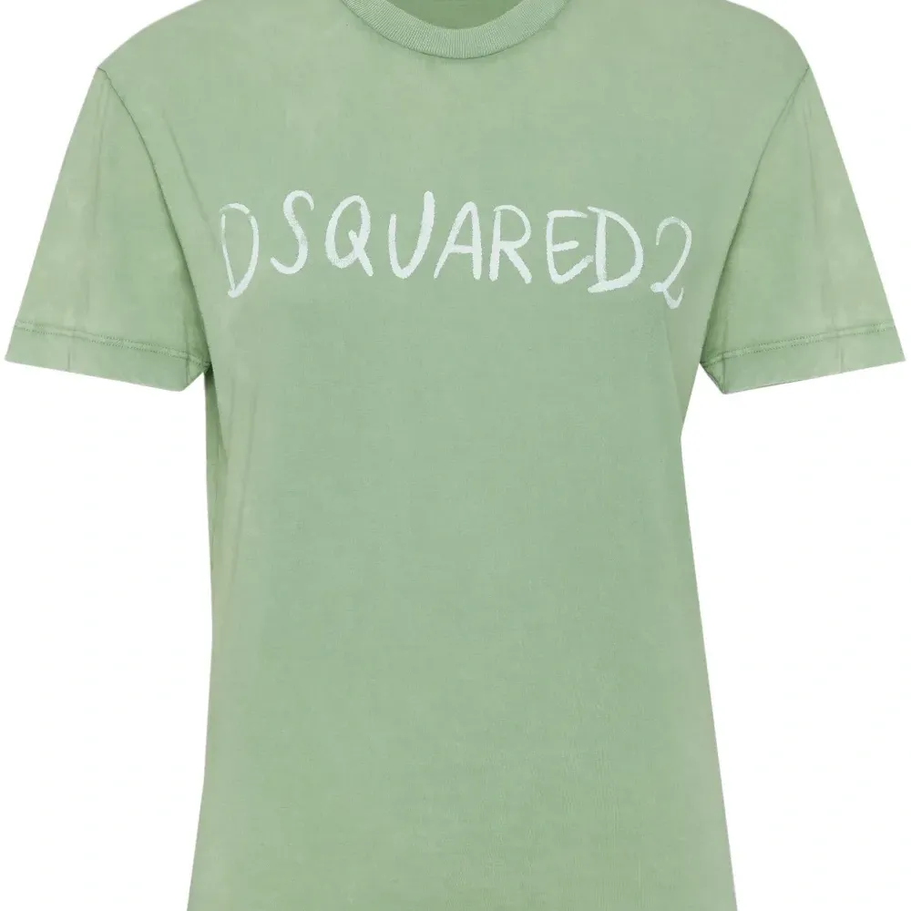 Футболка с логотипом