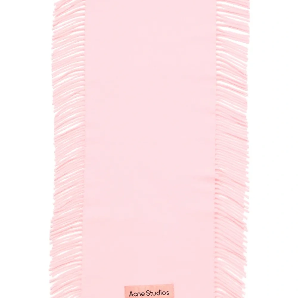 Шерстяной шарф с бахромой