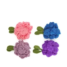 Брошь с цветочным декором