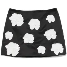 Атласная юбка мини с цветочной аппликацией