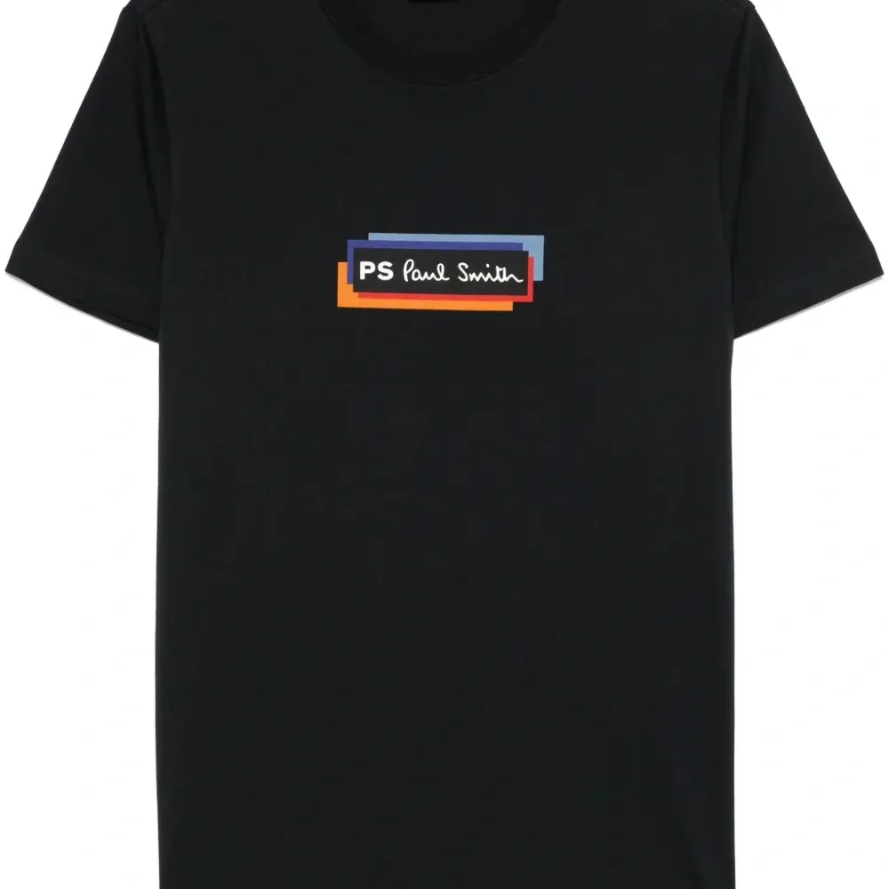 Футболка с логотипом