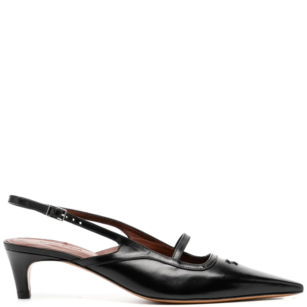 Туфли с заостренным носком и ремешком на пятке