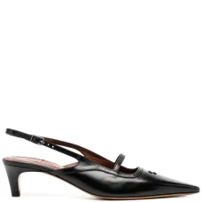 Туфли с заостренным носком и ремешком на пятке