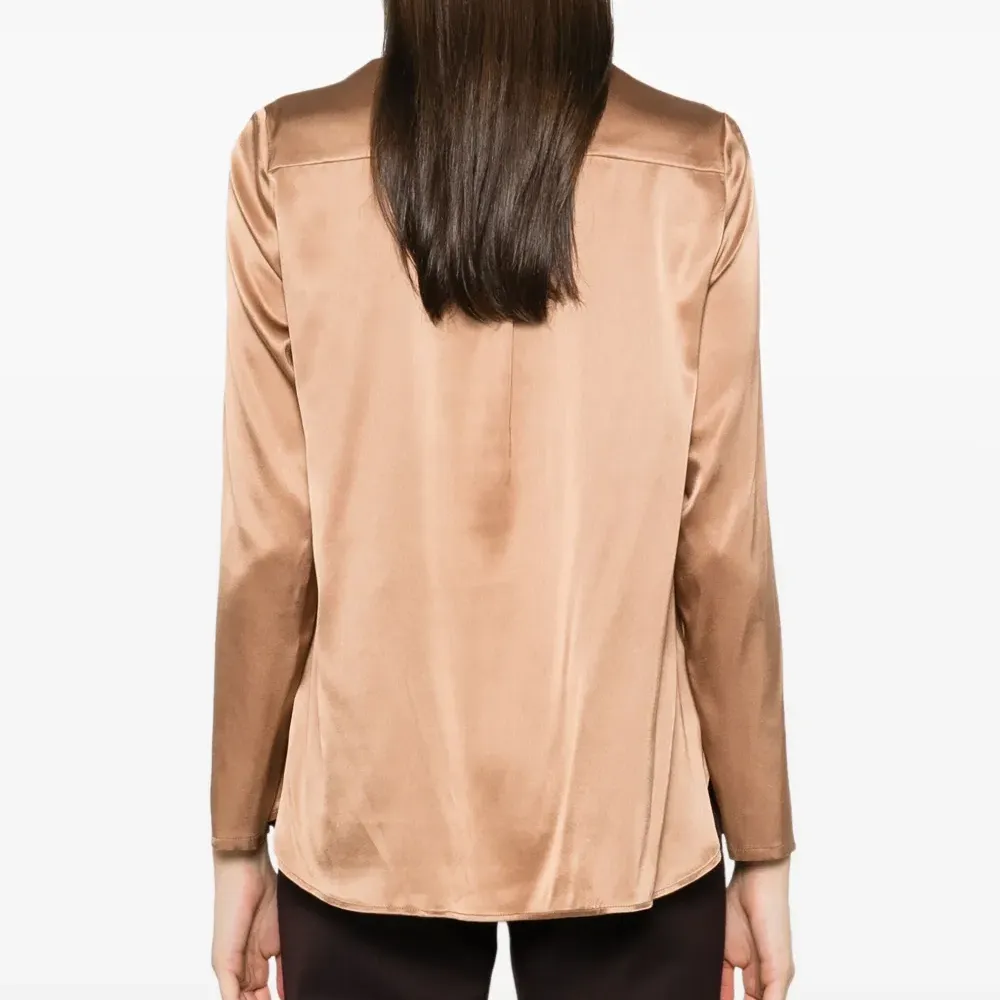 Атласная блузка