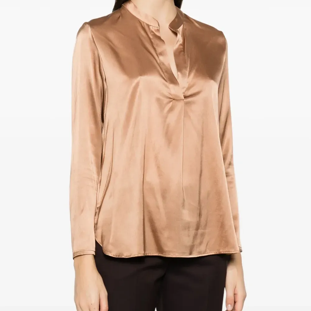 Атласная блузка