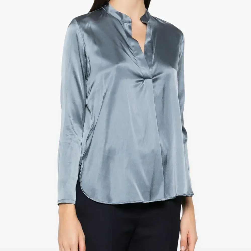 Атласная блузка