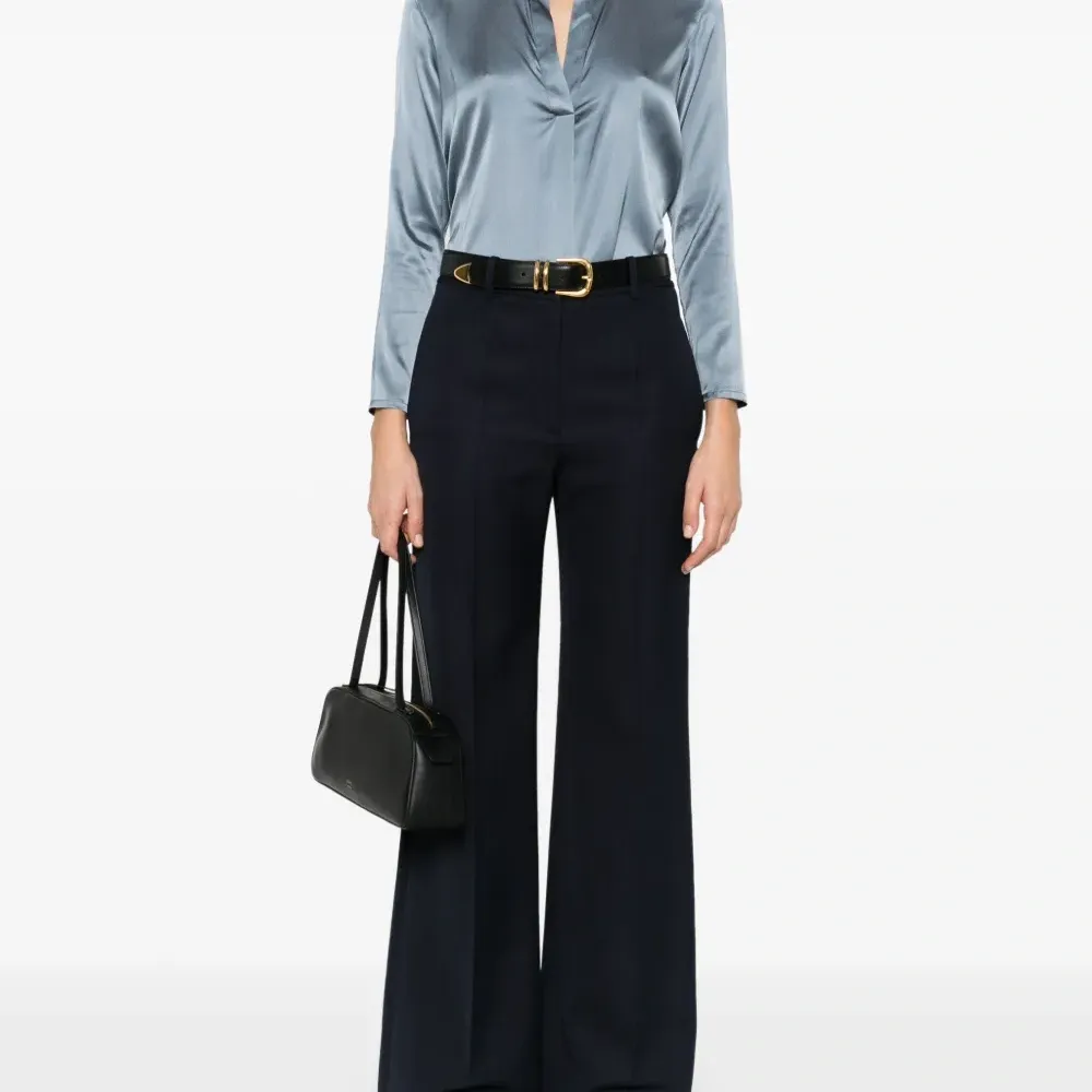 Атласная блузка