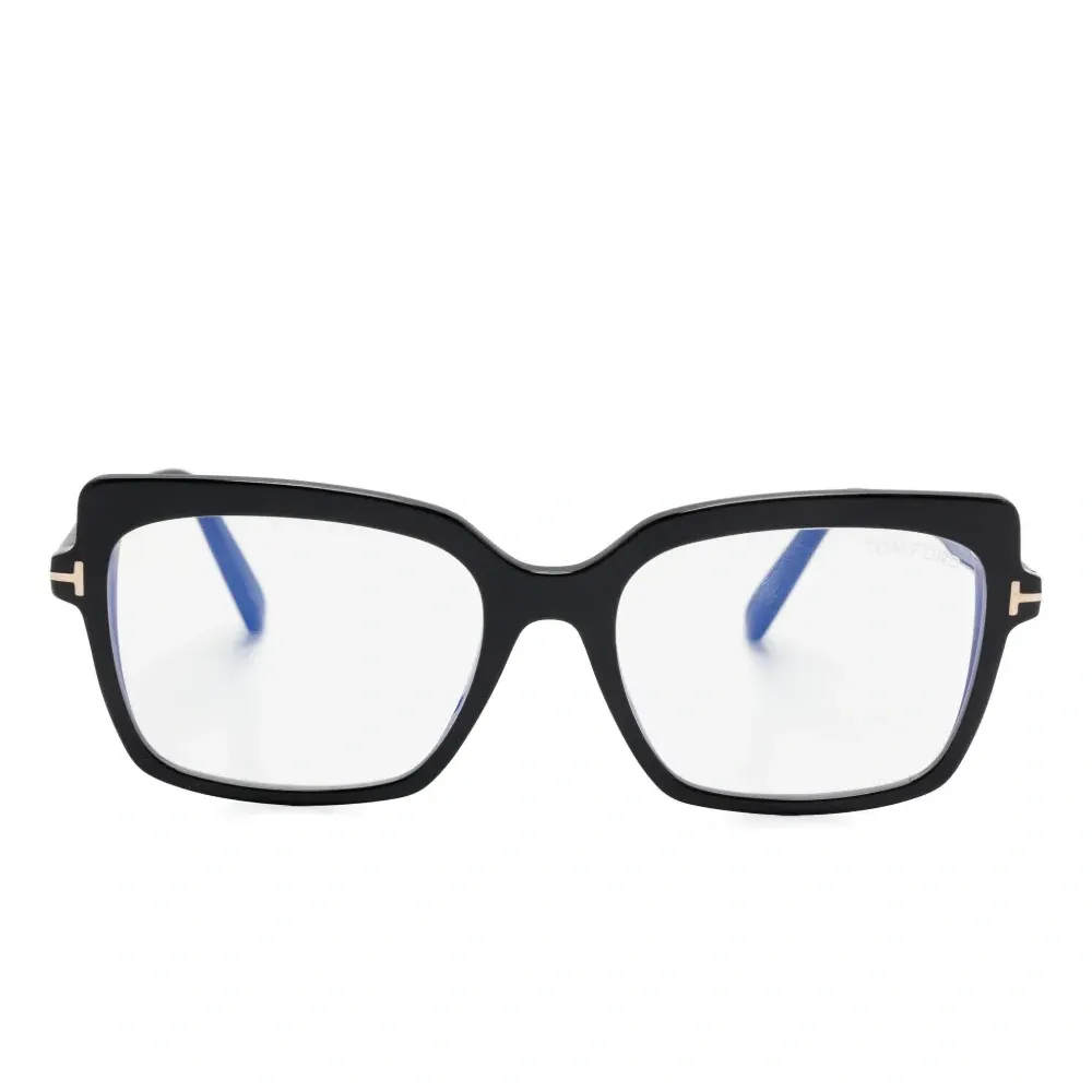 Очки в квадратной оправе