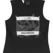 Топ с логотипом из коллаборации с Salomon