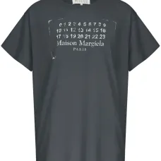 Футболка с логотипом