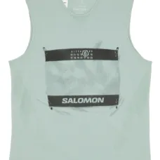 Топ с логотипом из коллаборации с Salomon