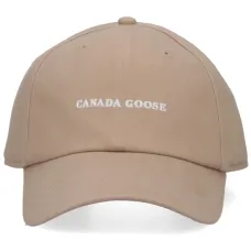 Кепка с вышитым логотипом