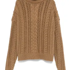 Свитер с высоким воротником